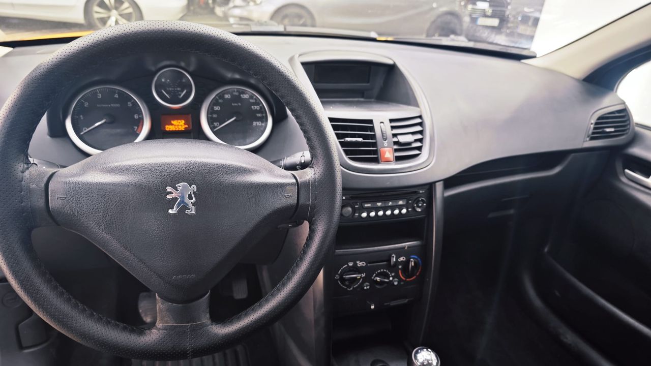 Peugeot 207 Confort 1.4 75Cv Nacional  - 96500Km - Foto 2 