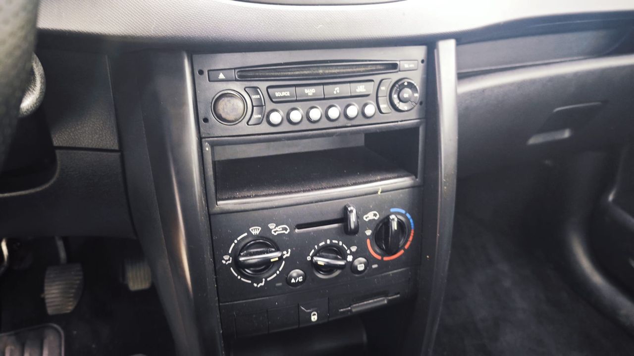 Peugeot 207 Confort 1.4 75Cv Nacional  - 96500Km - Foto 2 