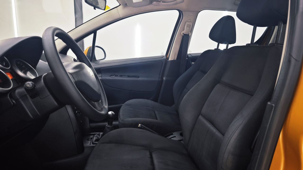 Peugeot 207 Confort 1.4 75Cv Nacional  - 96500Km - Foto 2 