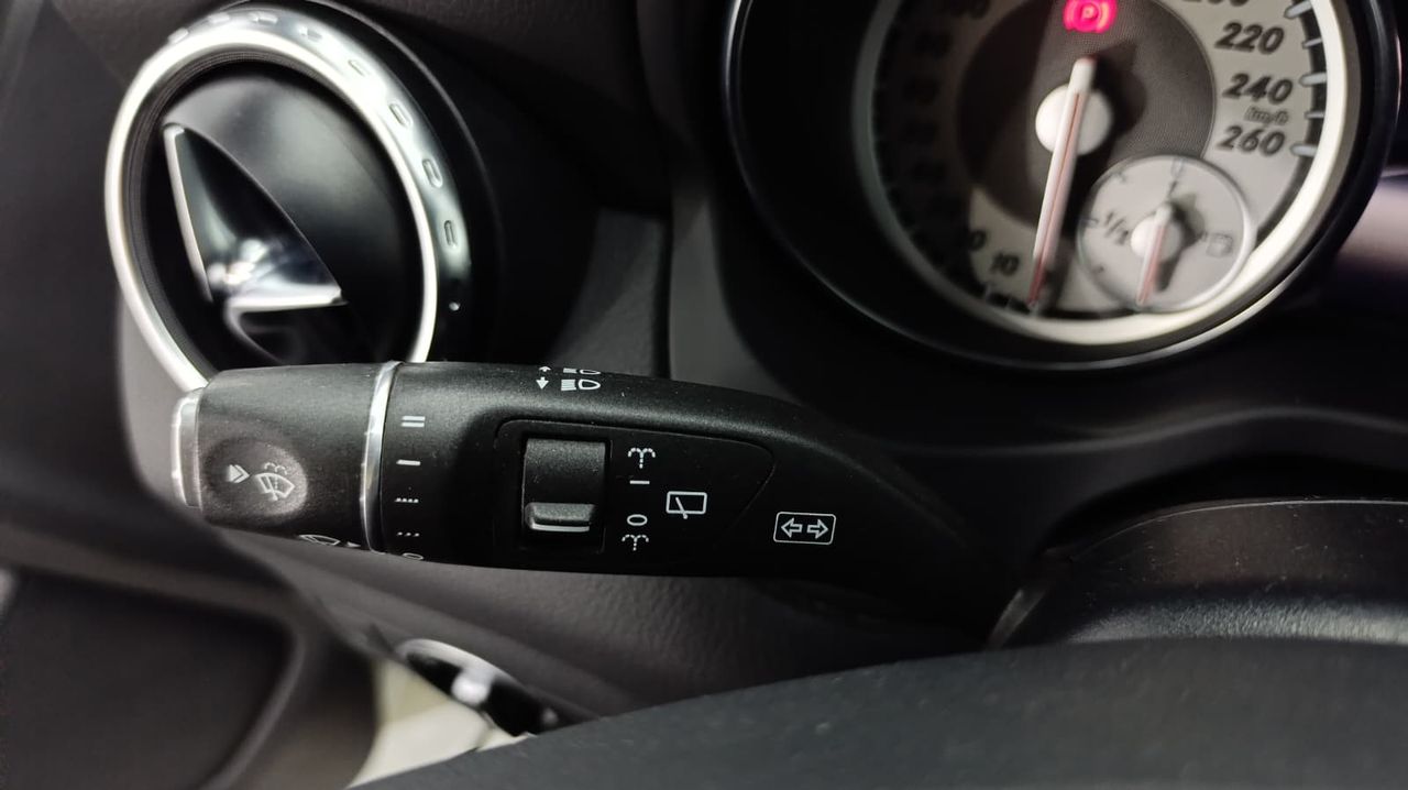 Mercedes Clase GLA GLA 180 AMG Line Nacional UNICO PROPIETARIO - 172.000Km - Foto 2 