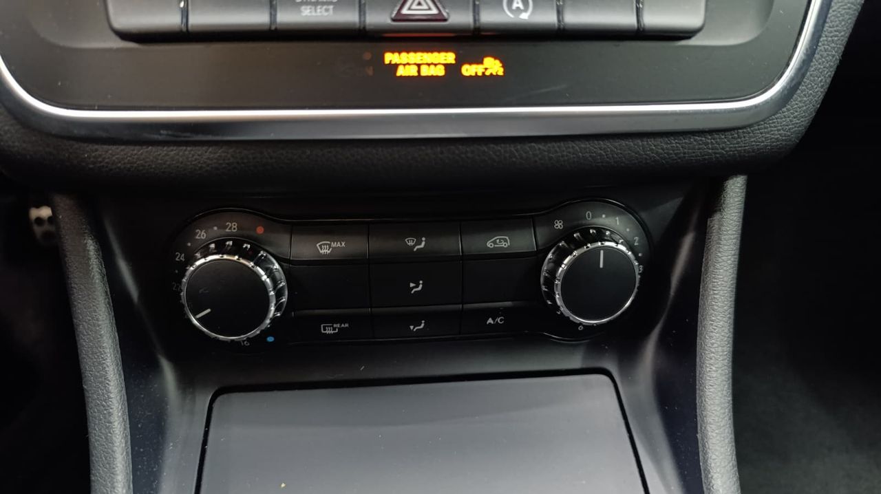 Mercedes Clase GLA GLA 180 AMG Line Nacional UNICO PROPIETARIO - 172.000Km - Foto 2 