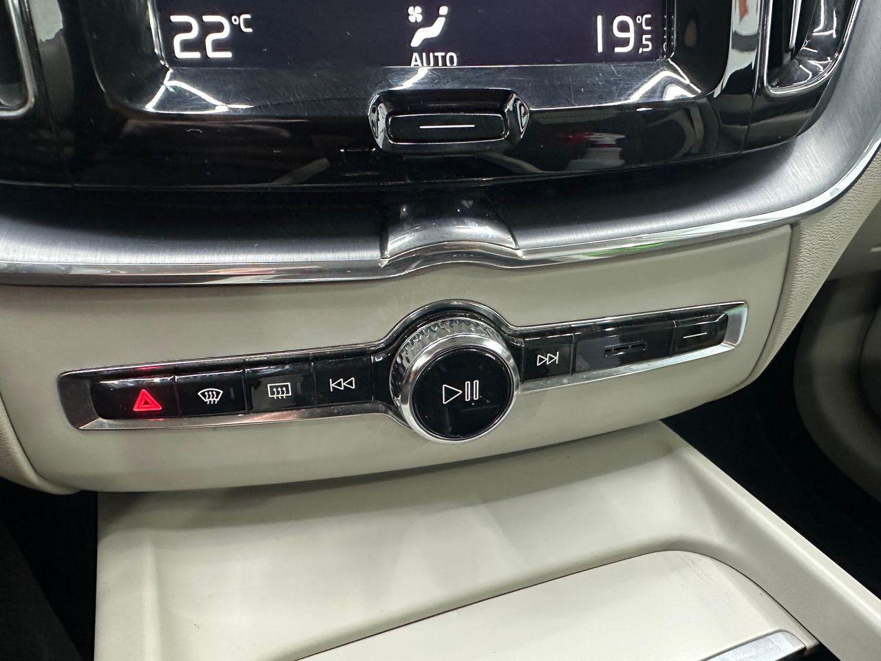 Volvo XC60 2.0 D4 AWD Momentum Auto - Foto 2 