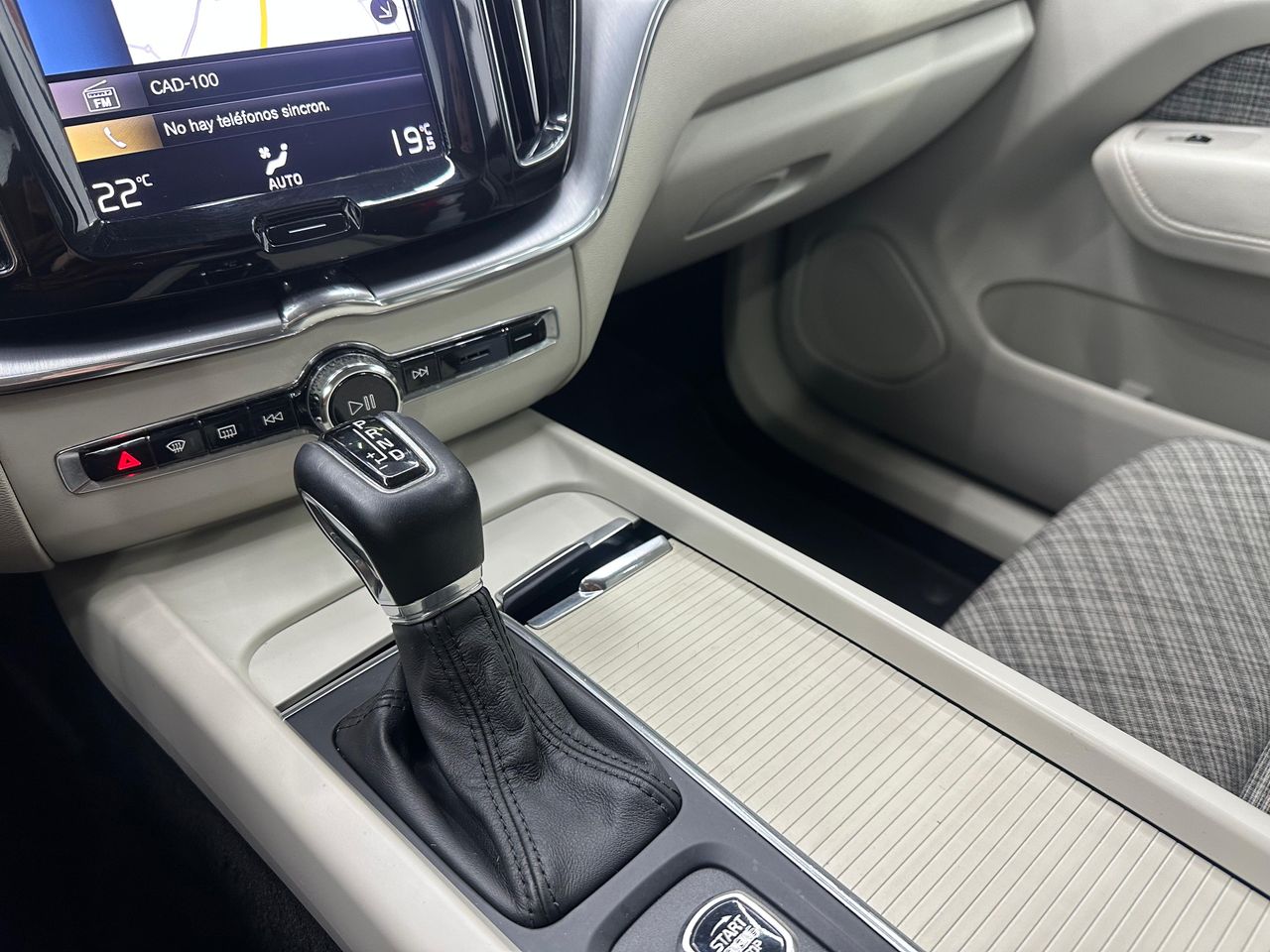 Volvo XC60 2.0 D4 AWD Momentum Auto - Foto 2 