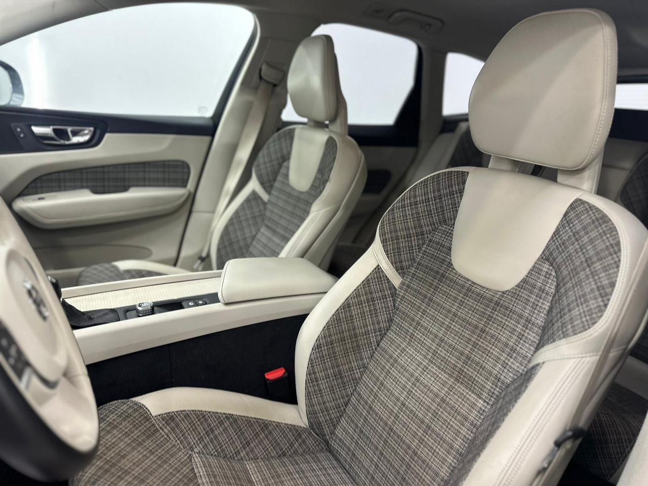 Volvo XC60 2.0 D4 AWD Momentum Auto - Foto 2 