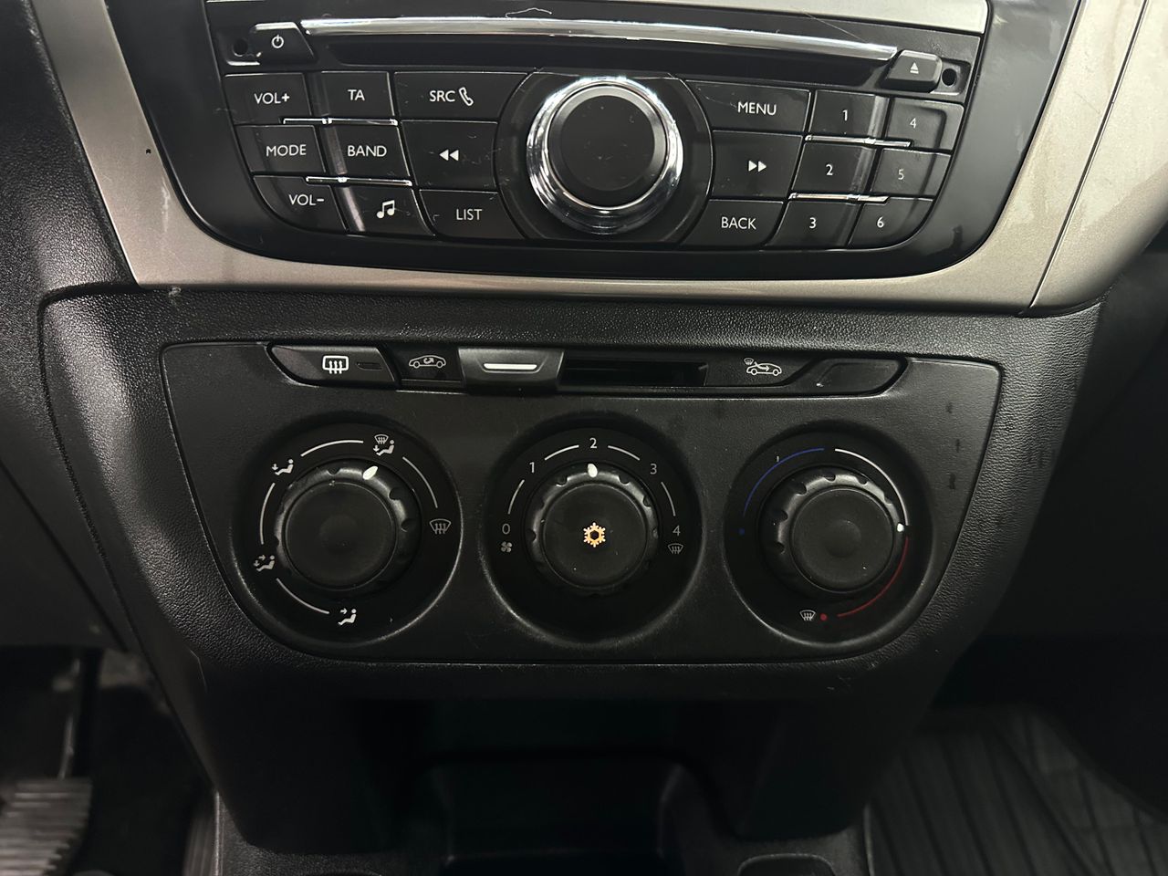 Citroën C-Elysée VTi 70cv Exclusive NACIONAL  ÚNICO PROPIETARIO - 212.000KM - Foto 2 