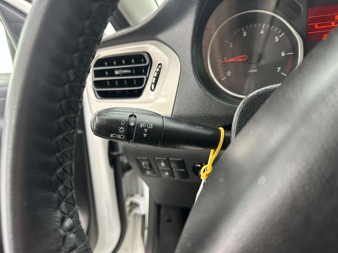 Citroën C-Elysée VTi 70cv Exclusive NACIONAL  ÚNICO PROPIETARIO - 212.000KM - Foto 2 