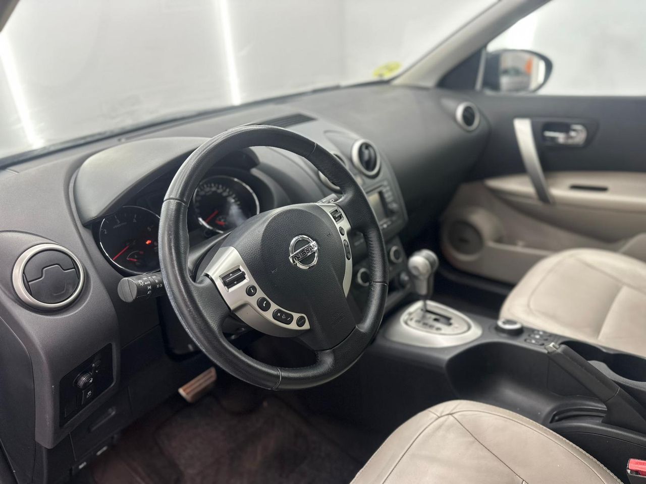 Nissan Qashqai 2.0 dCi TEKNA PREMIUM 4x4 A/T 17