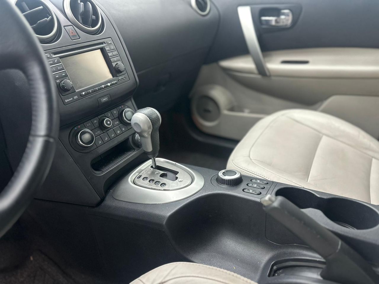 Nissan Qashqai 2.0 dCi TEKNA PREMIUM 4x4 A/T 17