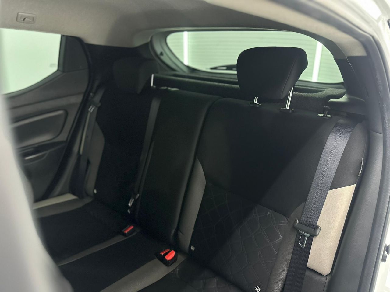 Nissan Micra 5p IG-T BOSE Limited Edition Nacional 90Cv - 95.000Km - Foto 2 