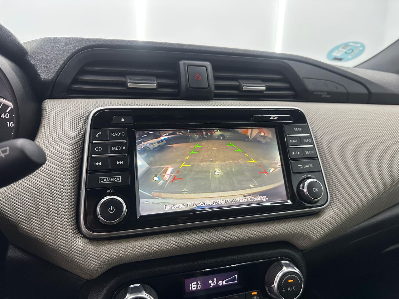 Nissan Micra 5p IG-T BOSE Limited Edition Nacional 90Cv - 95.000Km - Foto 2 