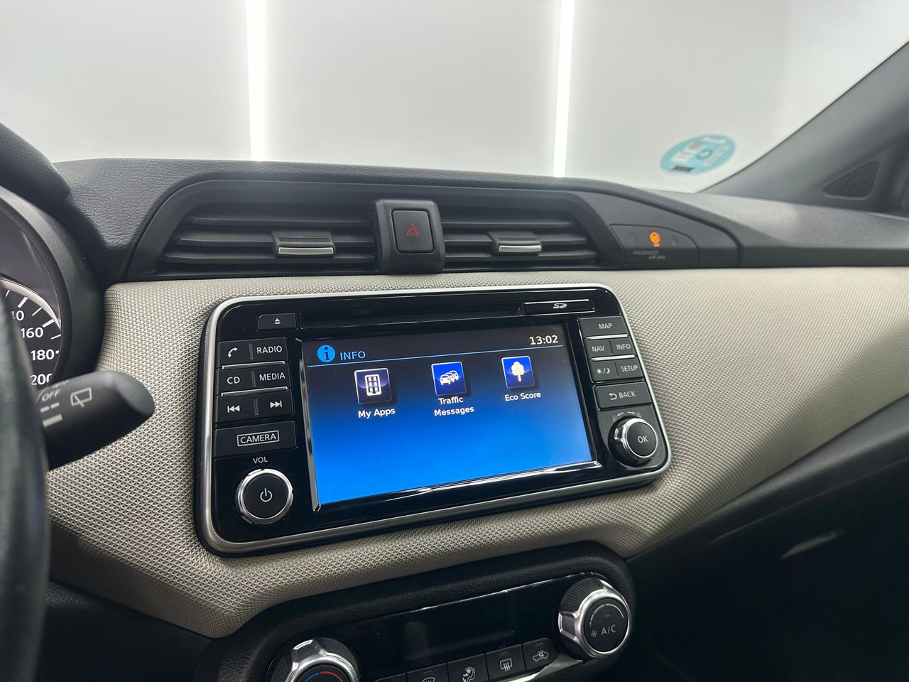 Nissan Micra 5p IG-T BOSE Limited Edition Nacional 90Cv - 95.000Km - Foto 2 