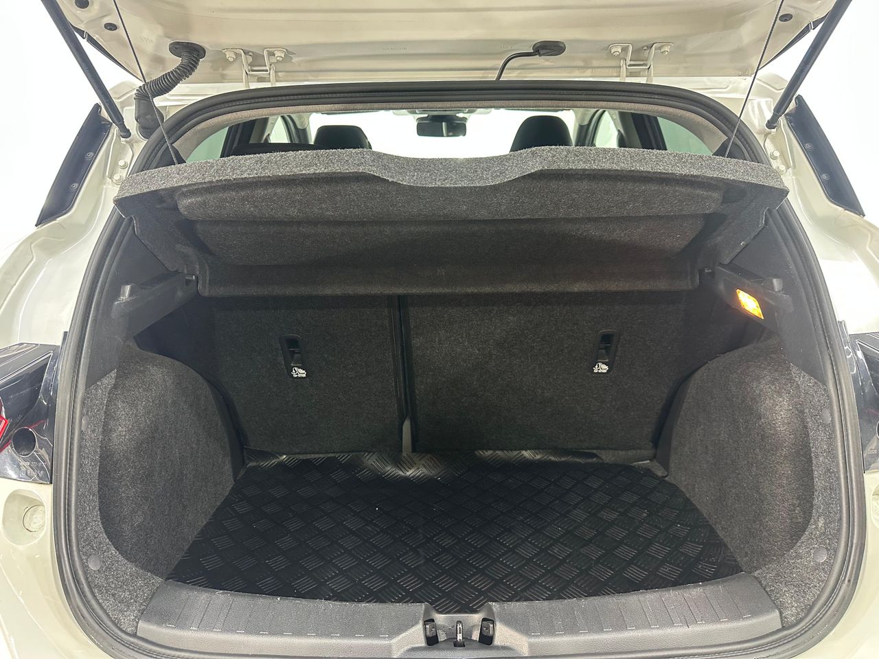 Nissan Micra 5p IG-T BOSE Limited Edition Nacional 90Cv - 95.000Km - Foto 2 