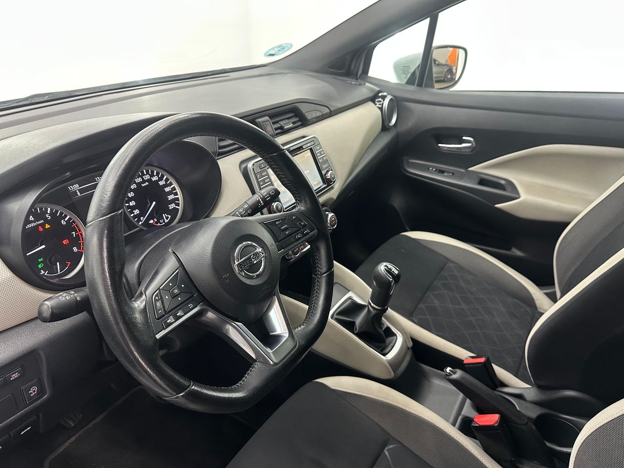 Nissan Micra 5p IG-T BOSE Limited Edition Nacional 90Cv - 95.000Km - Foto 2 