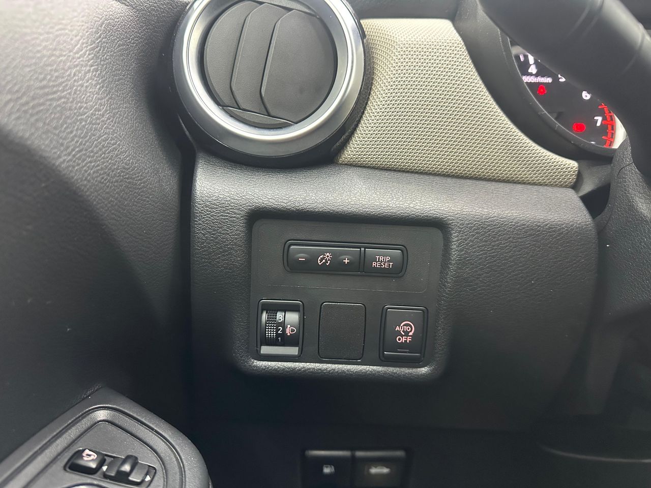 Nissan Micra 5p IG-T BOSE Limited Edition Nacional 90Cv - 95.000Km - Foto 2 