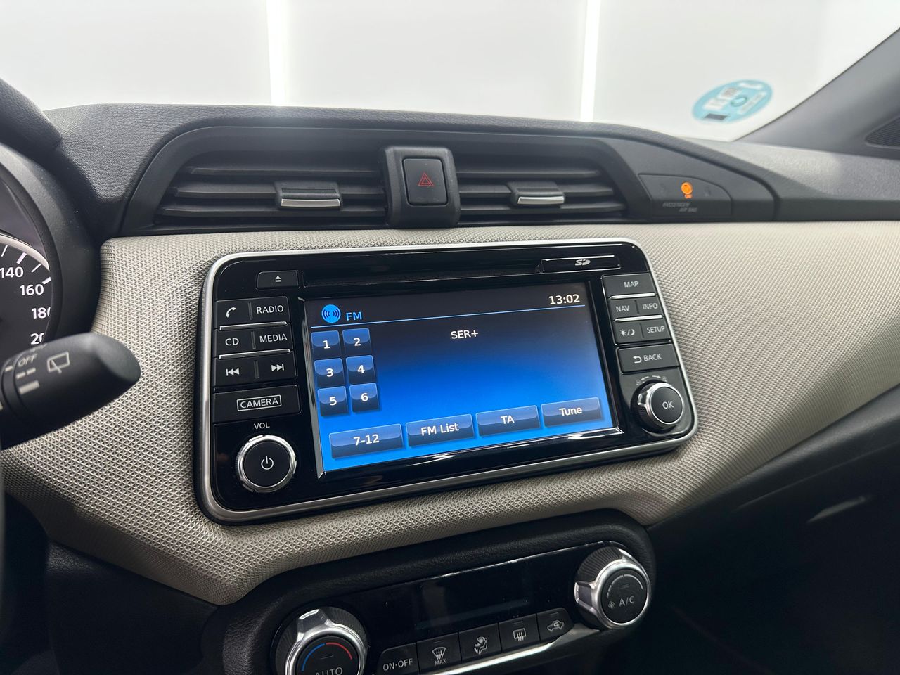 Nissan Micra 5p IG-T BOSE Limited Edition Nacional 90Cv - 95.000Km - Foto 2 