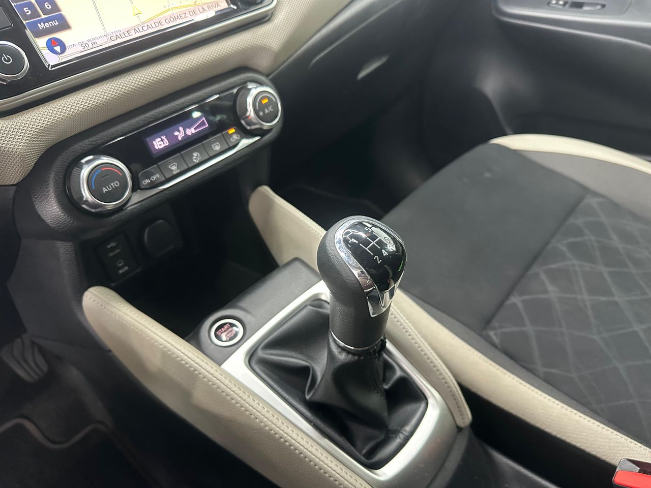 Nissan Micra 5p IG-T BOSE Limited Edition Nacional 90Cv - 95.000Km - Foto 2 