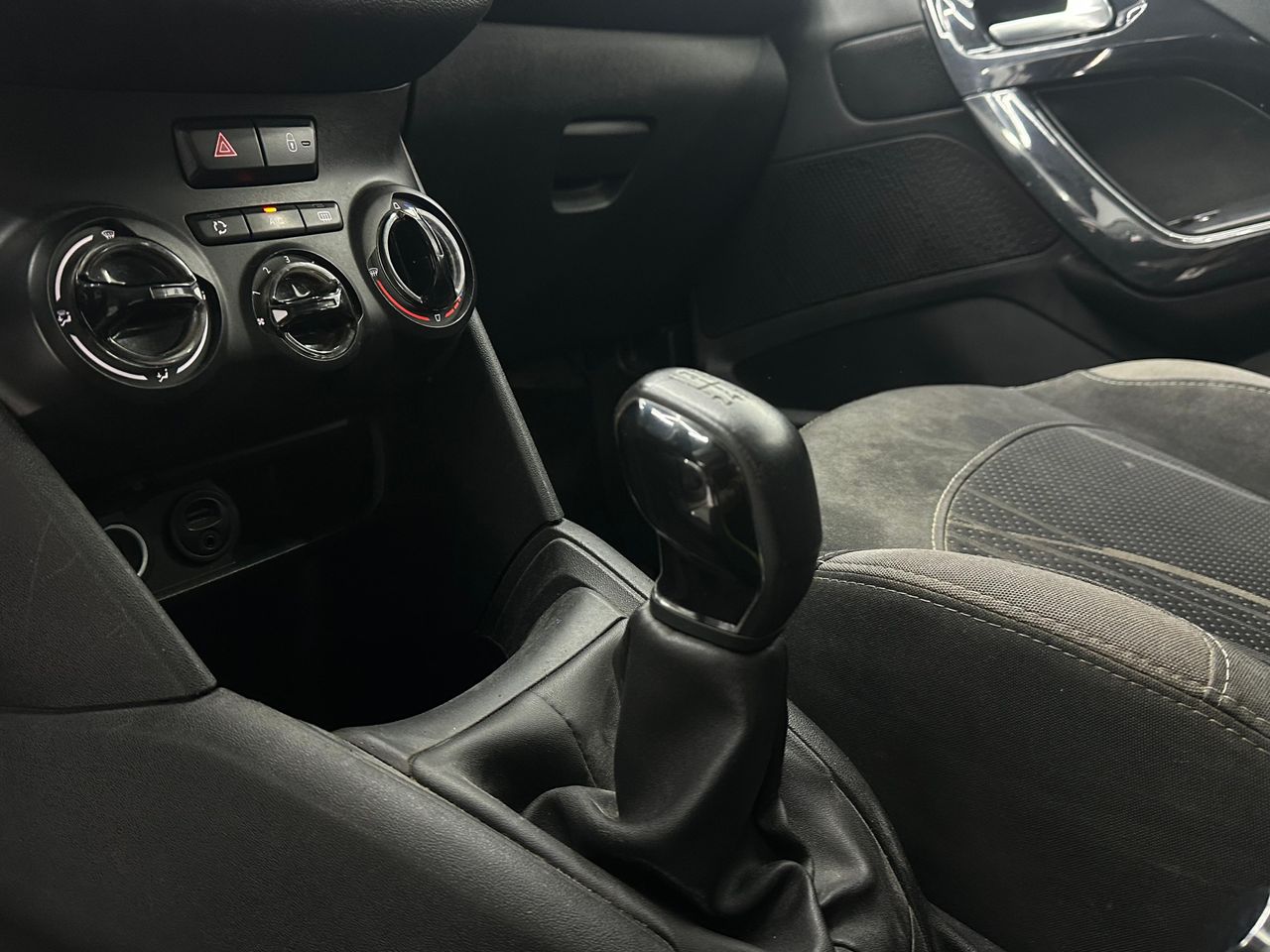 Peugeot 208 5P ACCESS 1.0 VTi 68Cv - 120.000Km - Foto 2 