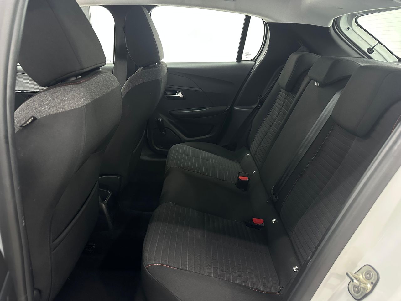 Peugeot 208 PureTech 55kW (75CV) Allure Nacional - Solo 35.000Km - Foto 2 