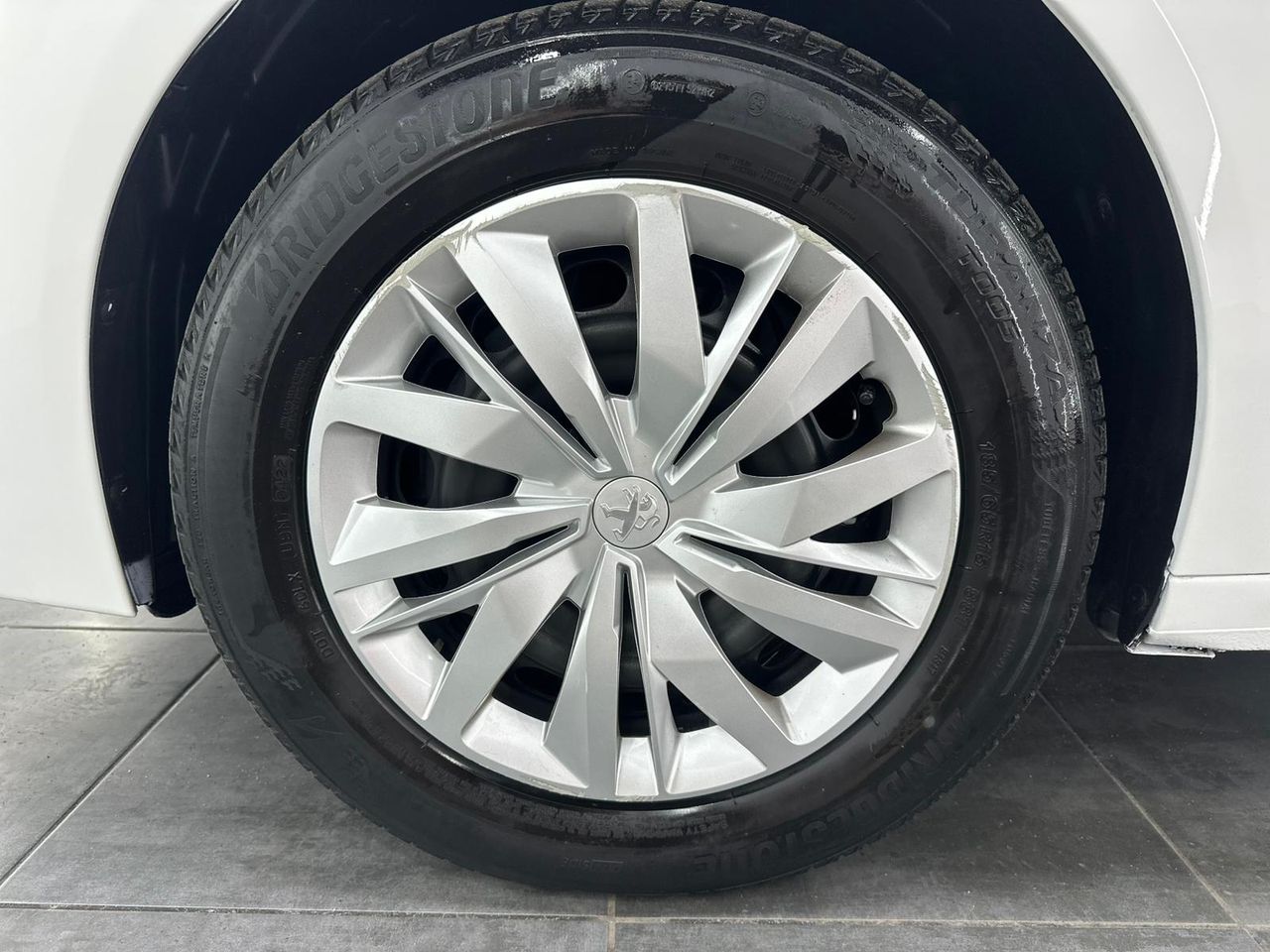 Peugeot 208 PureTech 55kW (75CV) Allure Nacional - Solo 35.000Km - Foto 2 