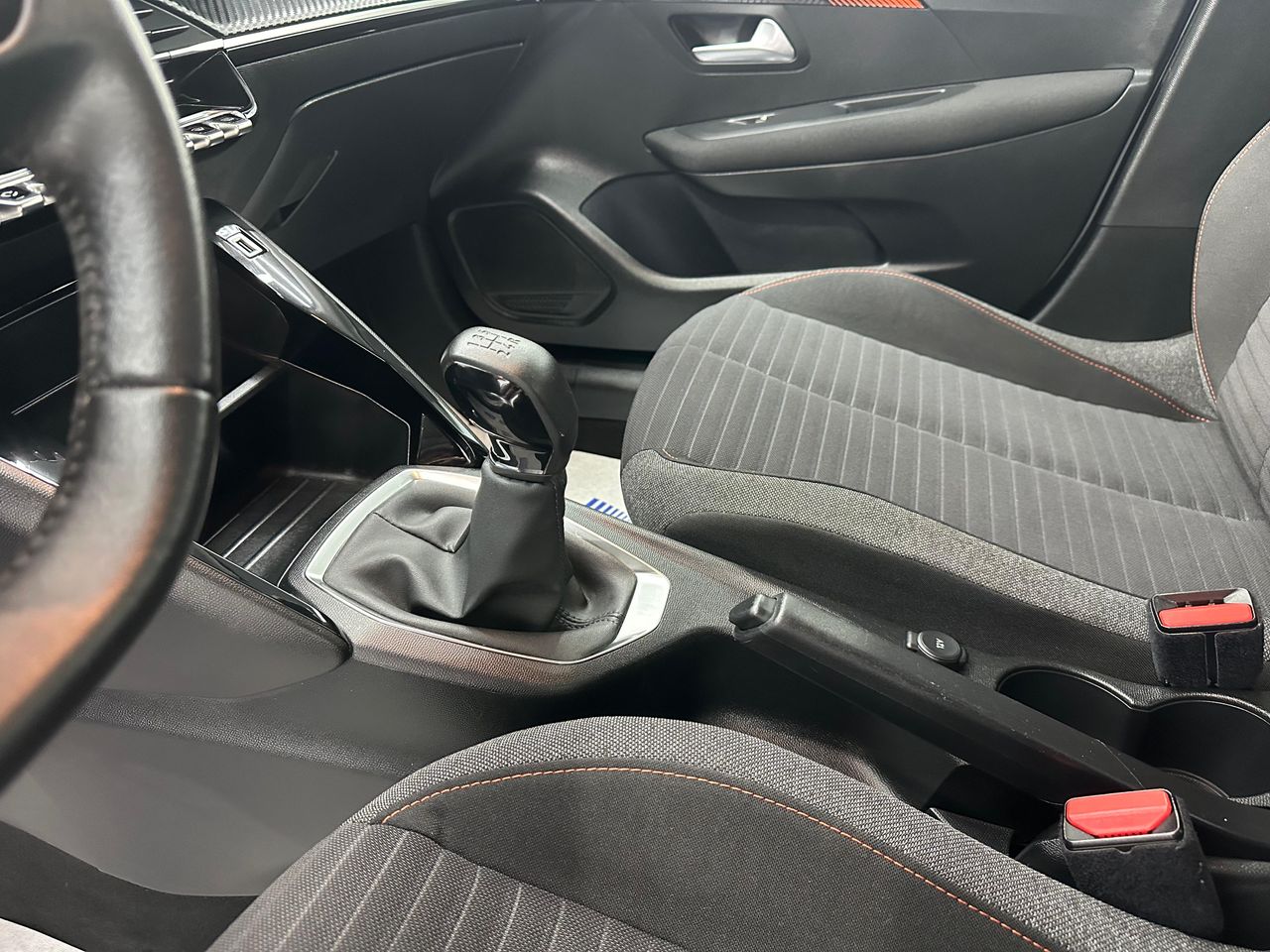 Peugeot 208 PureTech 55kW (75CV) Allure Nacional - Solo 35.000Km - Foto 2 