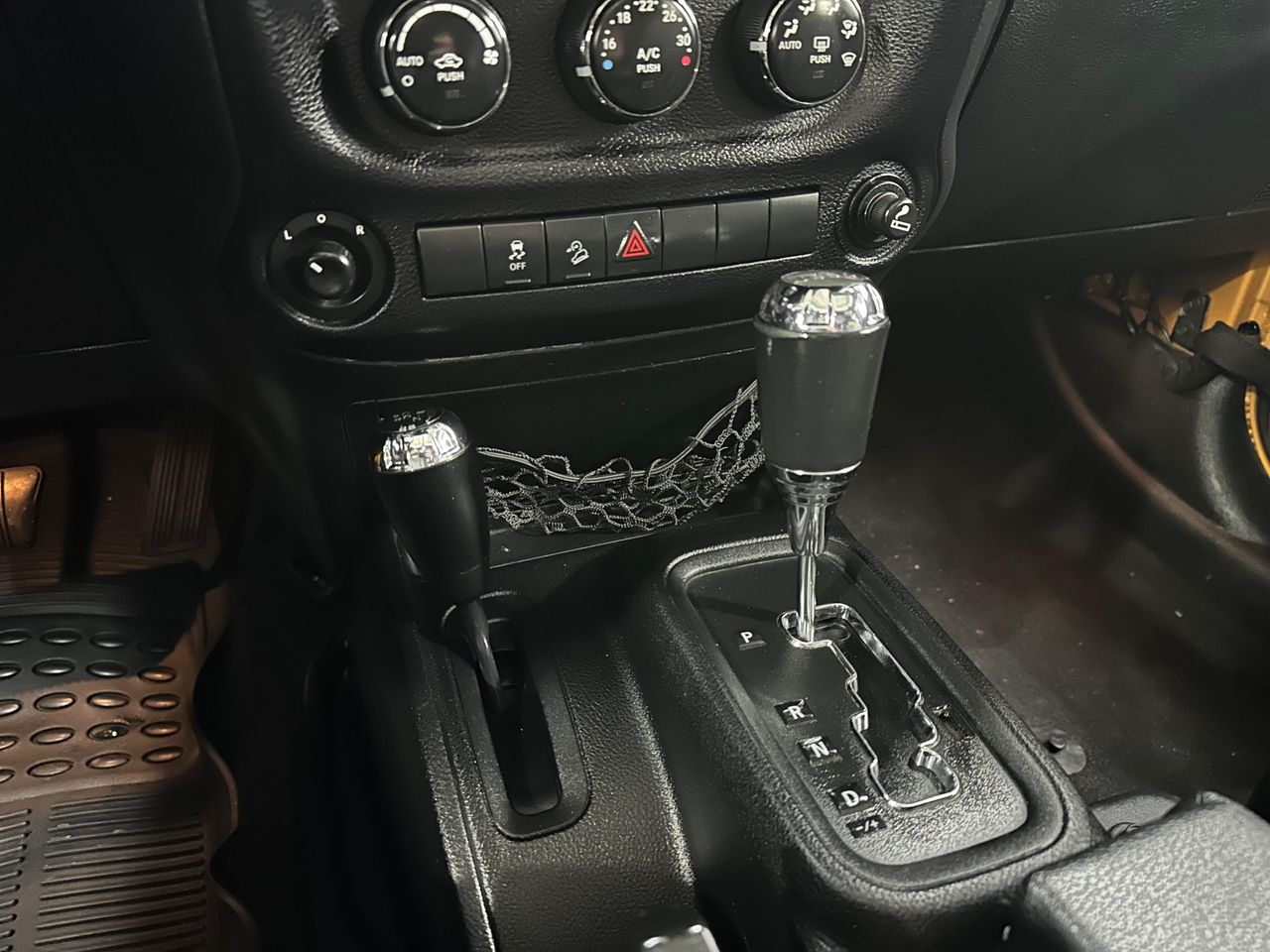 Jeep Wrangler  Wrangler 3.6 V6 Sahara Aut - Foto 2 