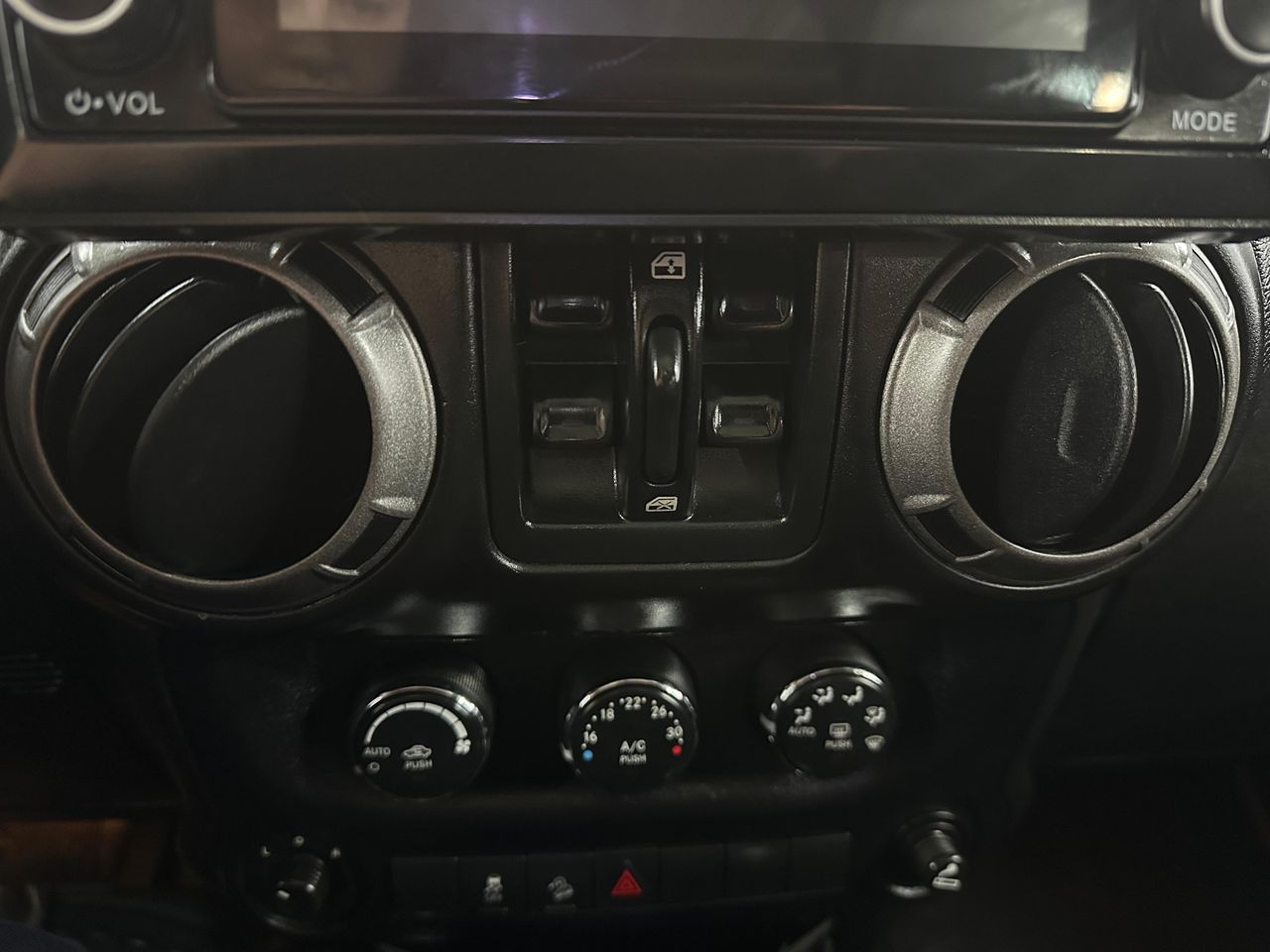 Jeep Wrangler  Wrangler 3.6 V6 Sahara Aut - Foto 2 