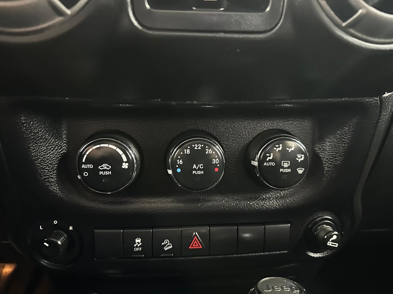 Jeep Wrangler  Wrangler 3.6 V6 Sahara Aut - Foto 2 