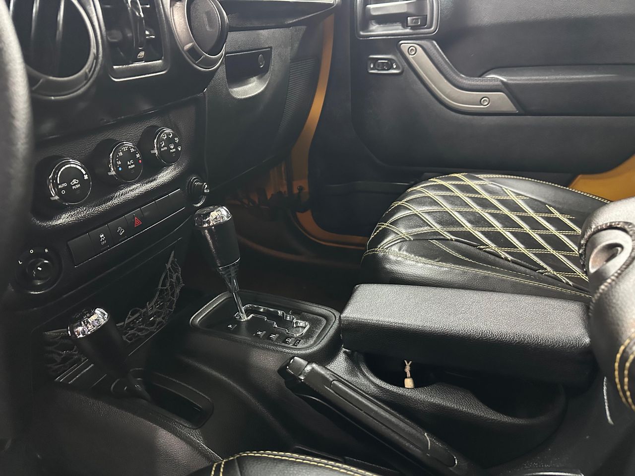 Jeep Wrangler  Wrangler 3.6 V6 Sahara Aut - Foto 2 