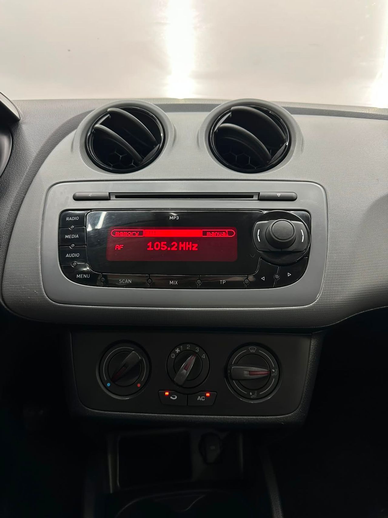 Seat Ibiza 1.2 12v 70cv Reference Nacional - 167.000Km - Foto 2 