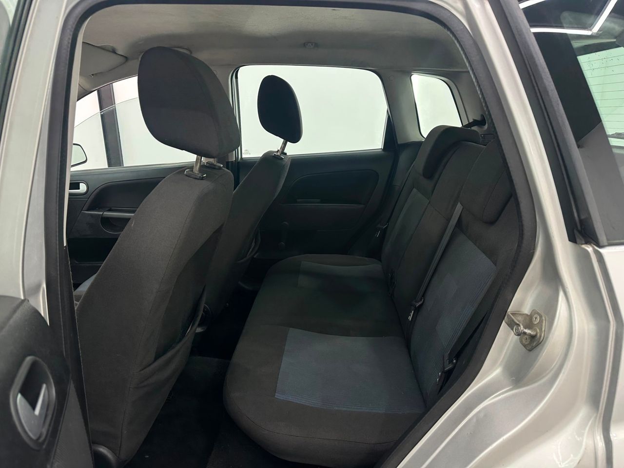 Ford Fiesta 1.4 Ghia 2008  80Cv Nacional - Foto 2 