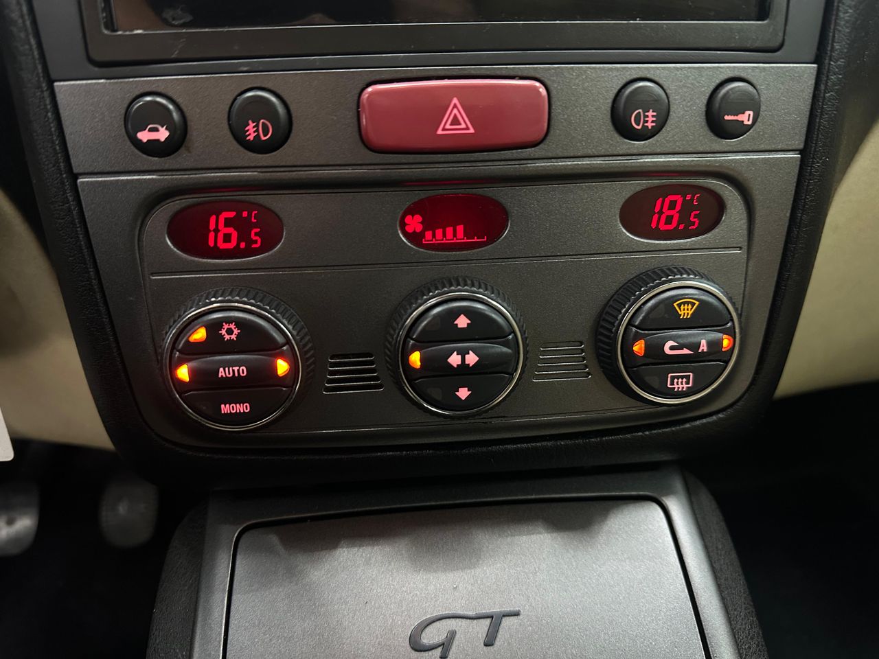 Alfa Romeo GT 1.9 JTD Distinctive - 199.000Km - Foto 2 