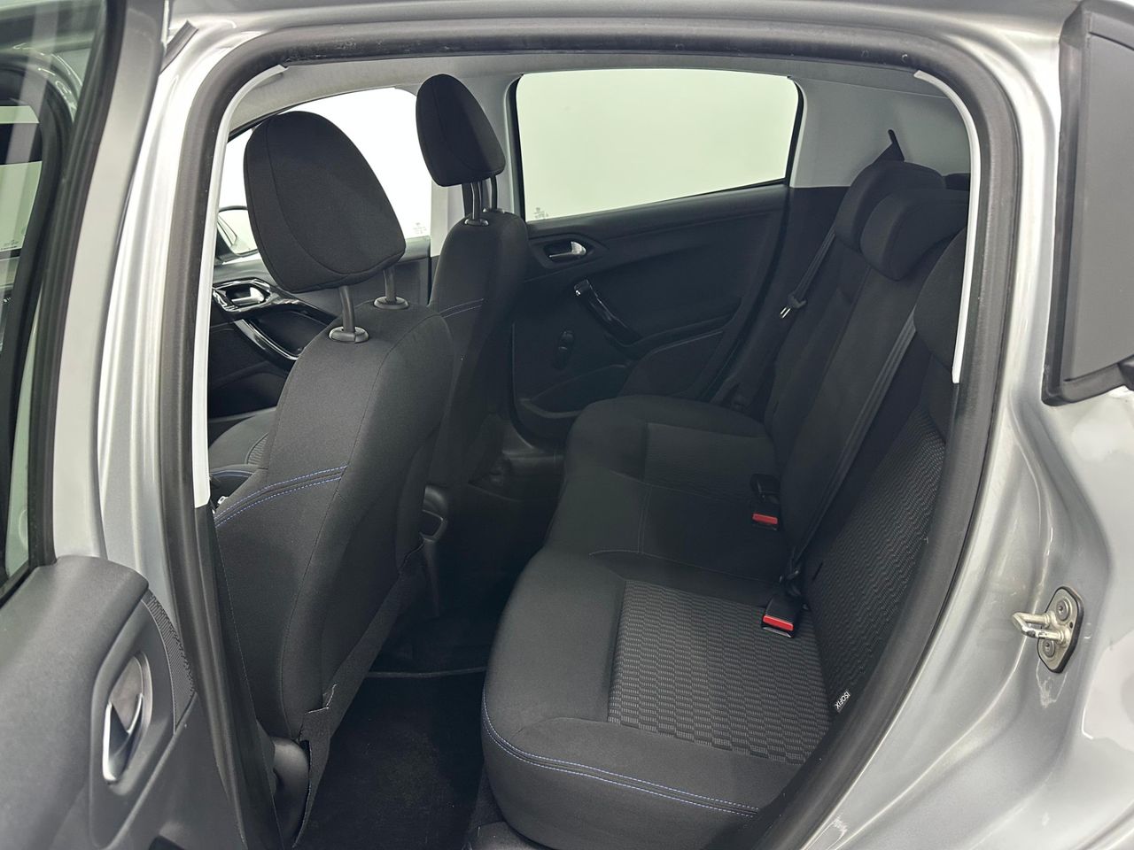 Peugeot 208 5P ACCESS 1.0 VTi 68Cv - 120.000Km - Foto 2 