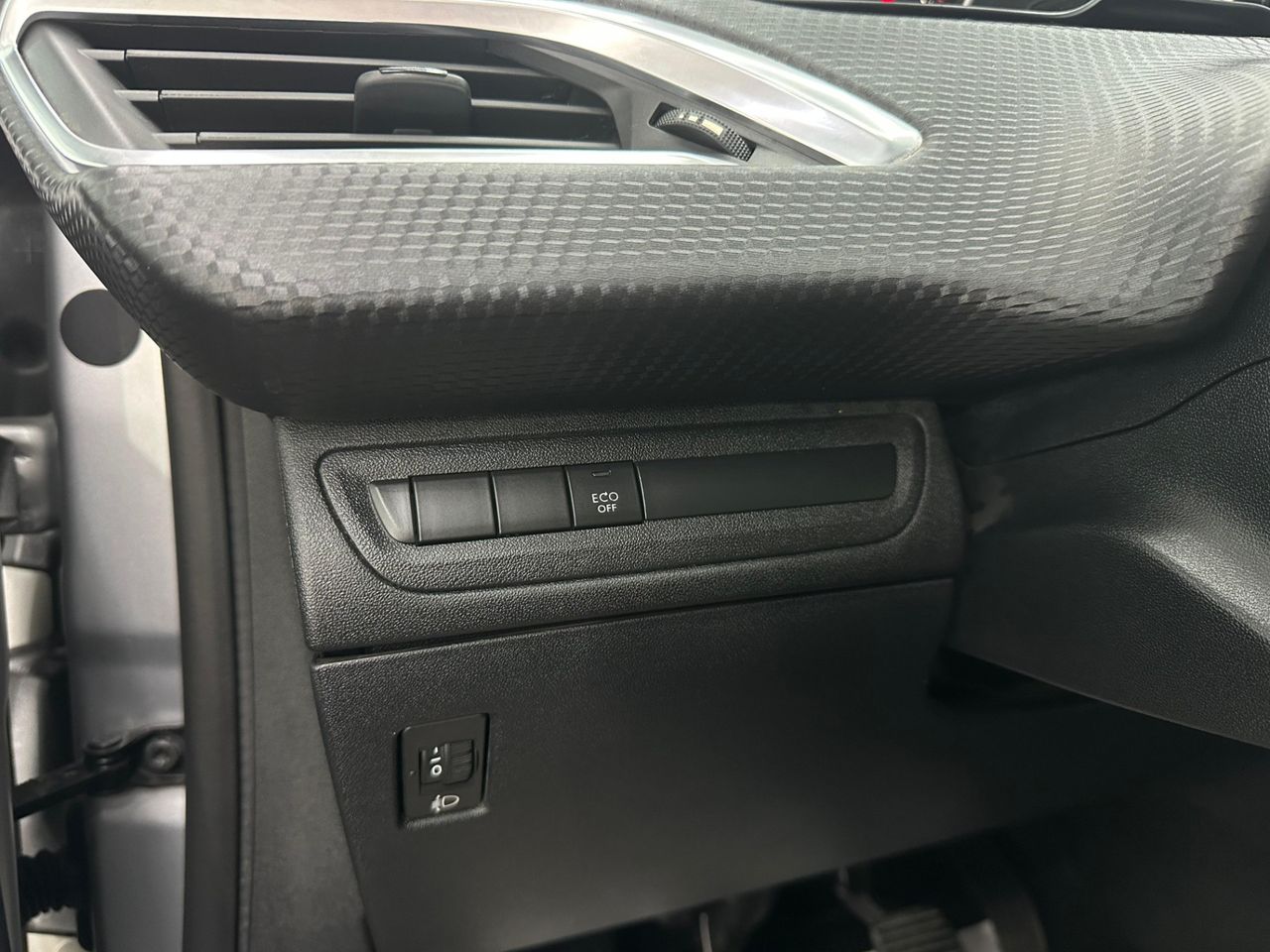 Peugeot 208 5P ACCESS 1.0 VTi 68Cv - 120.000Km - Foto 2 