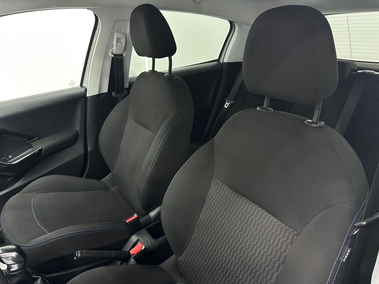 Peugeot 208 5P ACCESS 1.0 VTi 68Cv - 120.000Km - Foto 2 