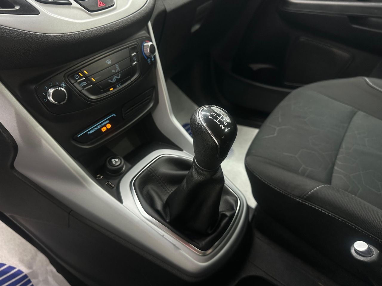 Ford B-MAX 1.5 TDCi 75 Titanium - Foto 2 