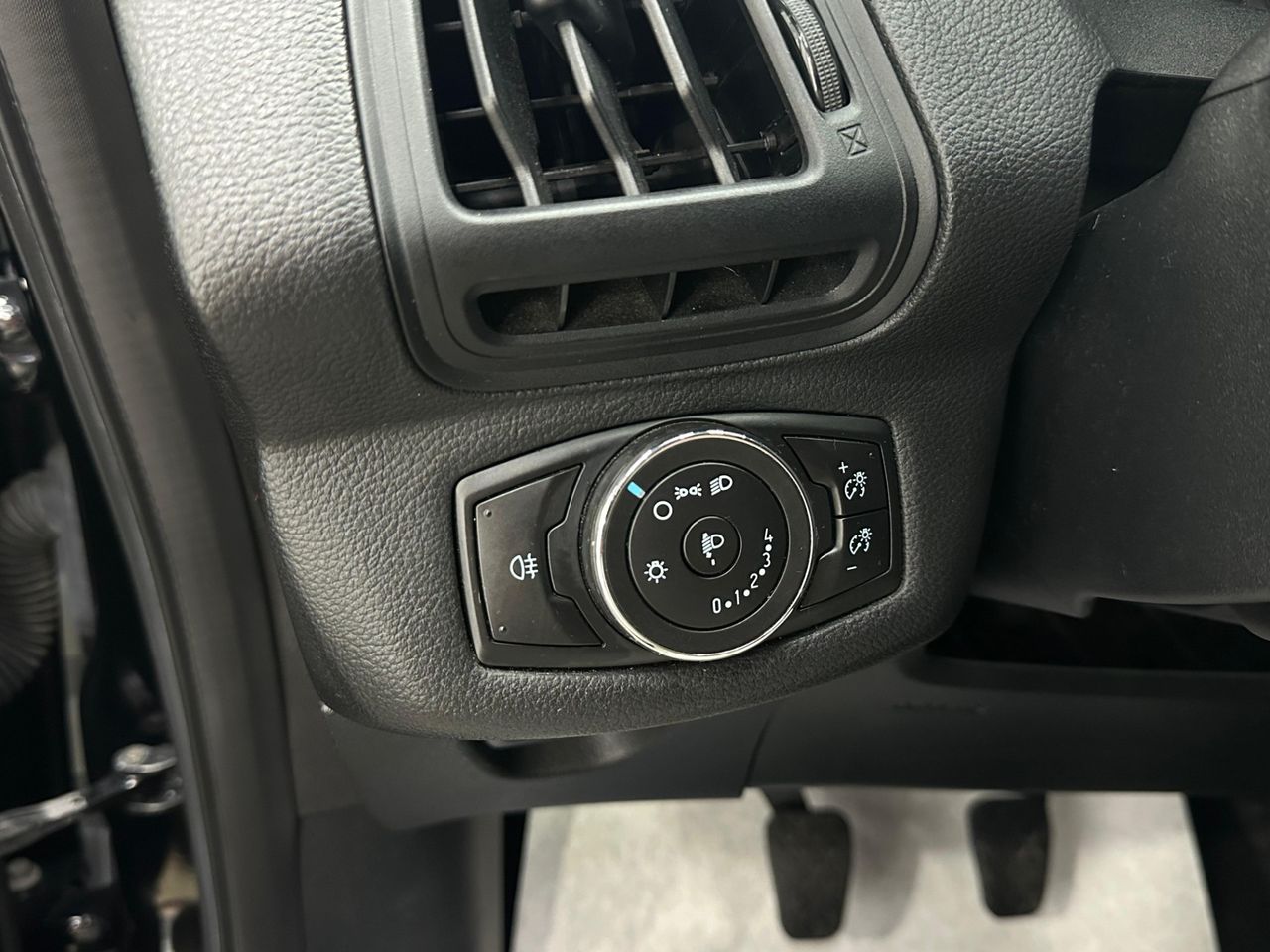 Ford B-MAX 1.5 TDCi 75 Titanium - Foto 2 