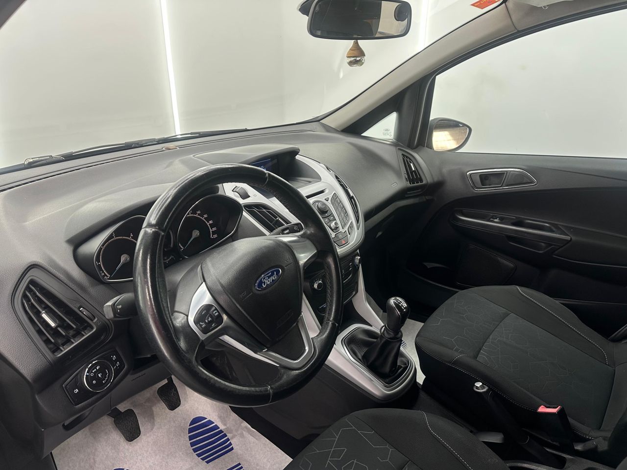 Ford B-MAX 1.5 TDCi 75 Titanium - Foto 2 
