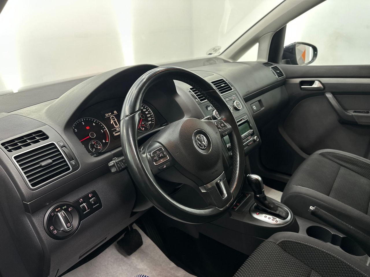 Volkswagen Touran 1.6 TDI 105cv DSG Advance Bmotion Tech - Foto 2 