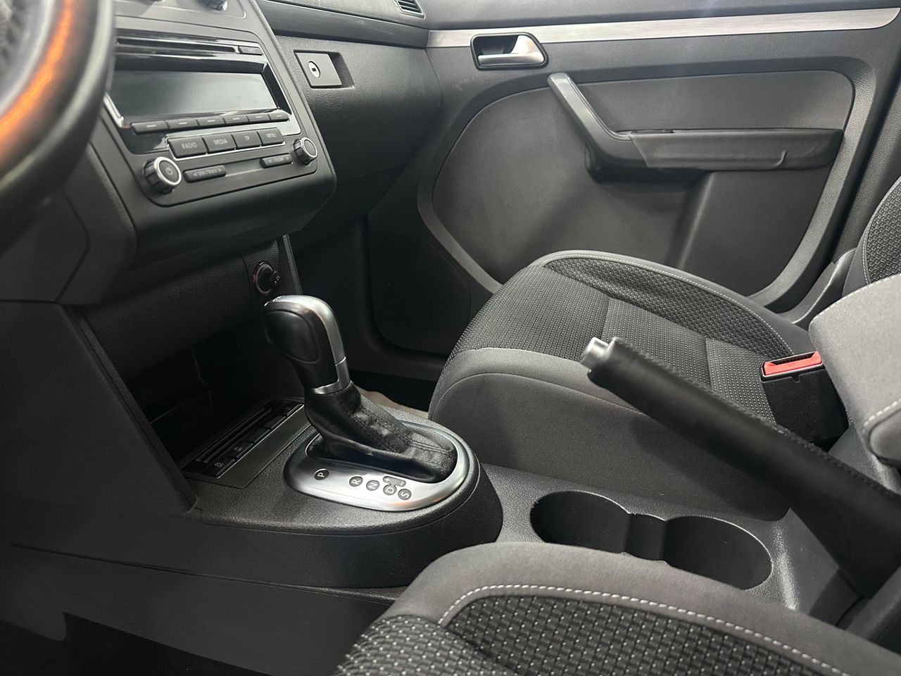 Volkswagen Touran 1.6 TDI 105cv DSG Advance Bmotion Tech - Foto 2 