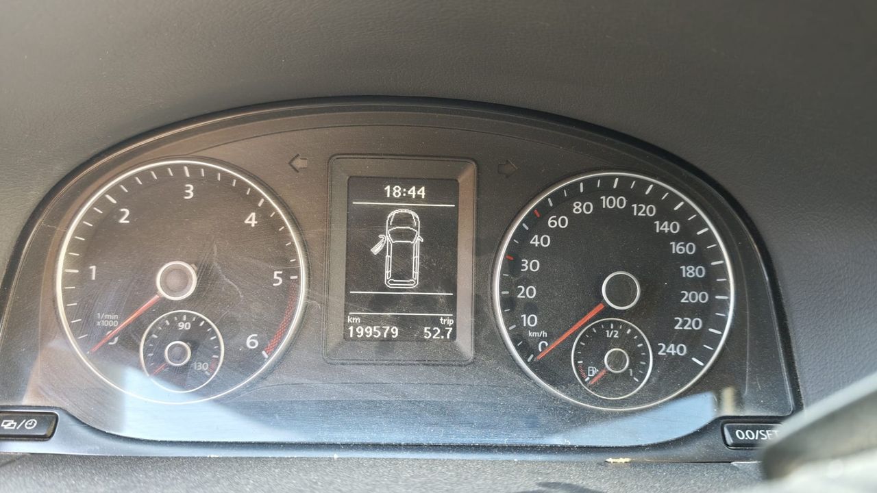 Volkswagen Touran 1.6 TDI 105cv DSG Advance Bmotion Tech - Foto 2 