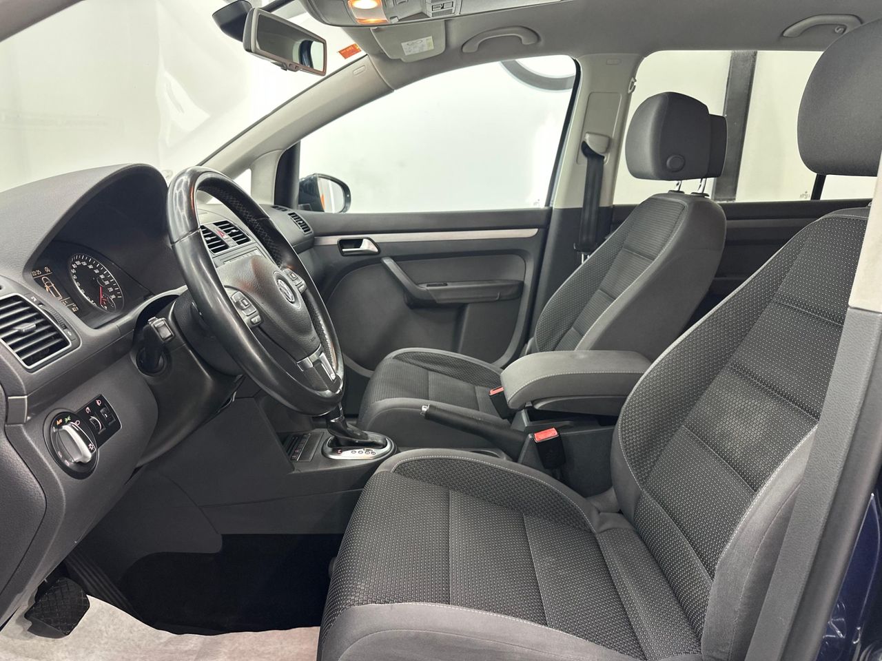 Volkswagen Touran 1.6 TDI 105cv DSG Advance Bmotion Tech - Foto 2 