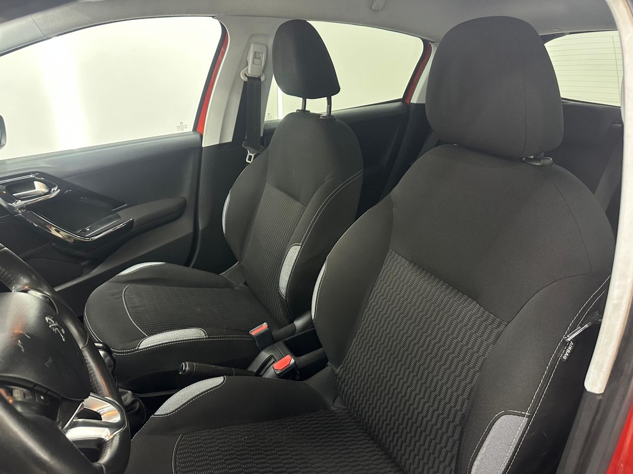 Peugeot 208 5P ACCESS 1.0 VTi 68Cv - 120.000Km - Foto 2 