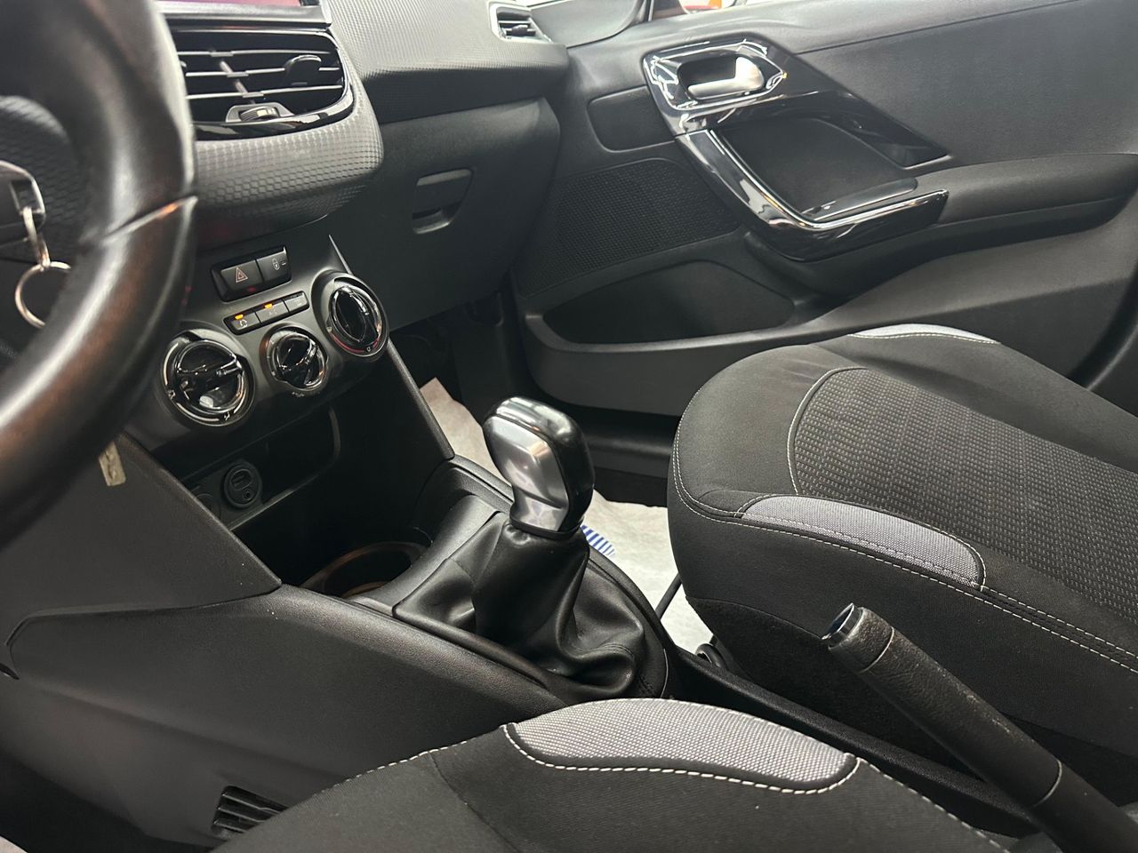 Peugeot 208 5P ACCESS 1.0 VTi 68Cv - 120.000Km - Foto 2 
