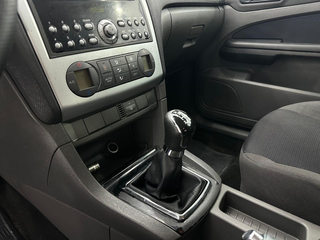 Ford Focus 1.8 TDCi Sport - Foto 2 