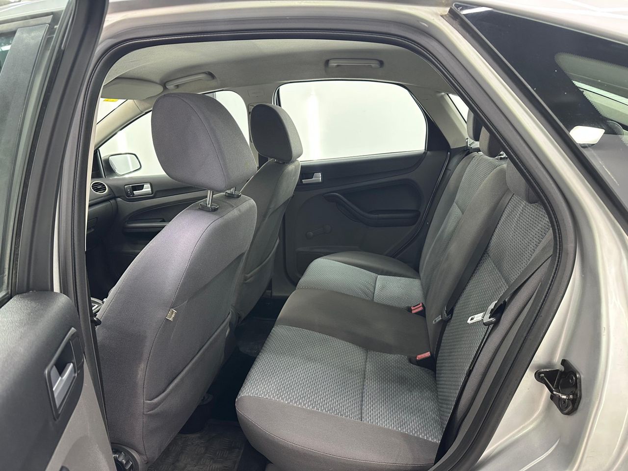 Ford Focus 1.8 TDCi Sport - Foto 2 