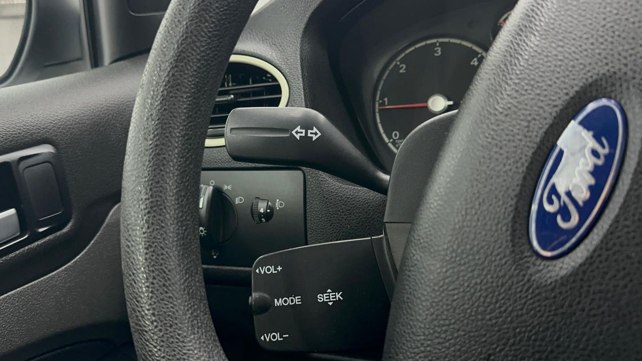 Ford Focus 1.8 TDCi Sport - Foto 2 