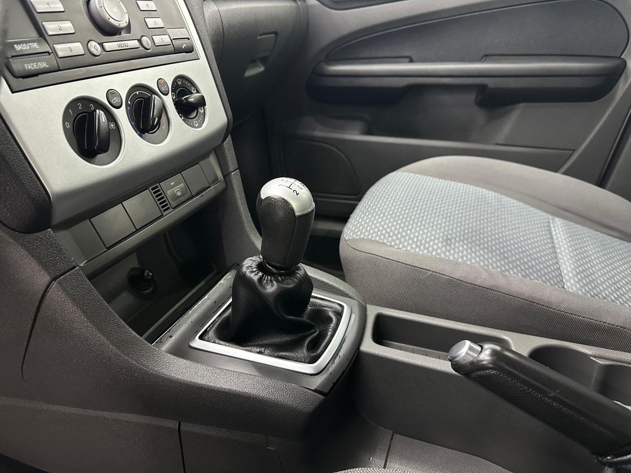Ford Focus 1.8 TDCi Sport - Foto 2 