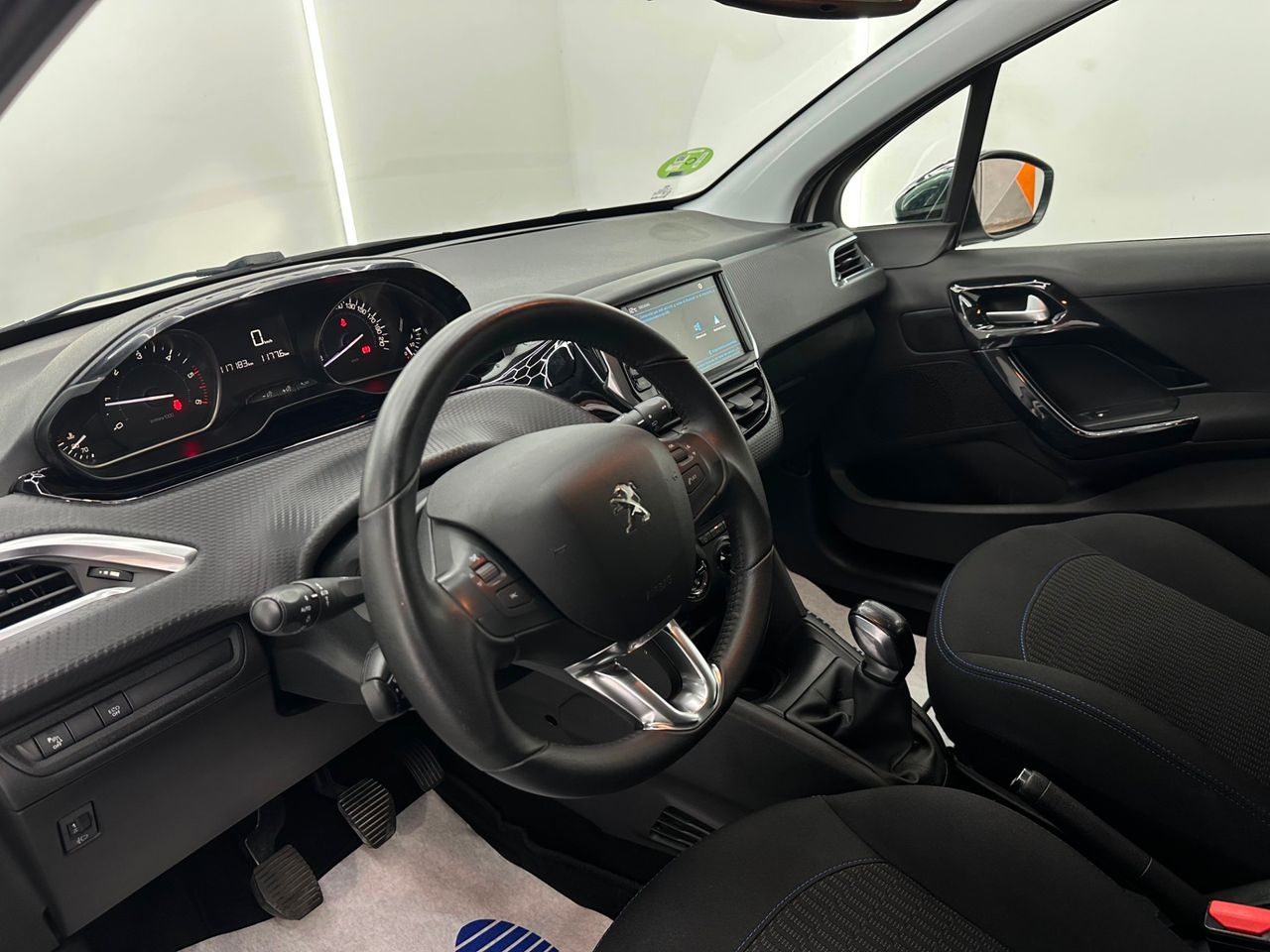 Peugeot 208 5P Signature BlueHDi 73KW (100CV) - Foto 2 