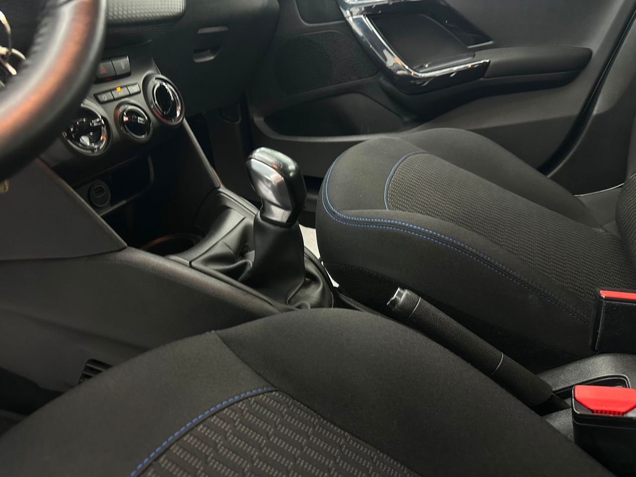 Peugeot 208 5P Signature BlueHDi 73KW (100CV) - Foto 2 