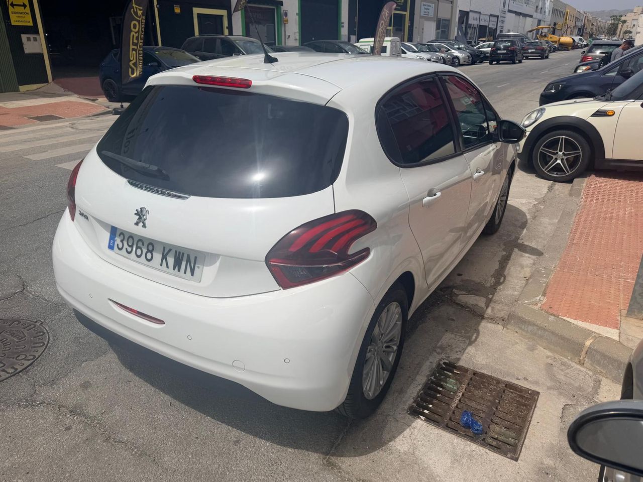 Peugeot 208 5P Signature BlueHDi 73KW (100CV) - Foto 2 